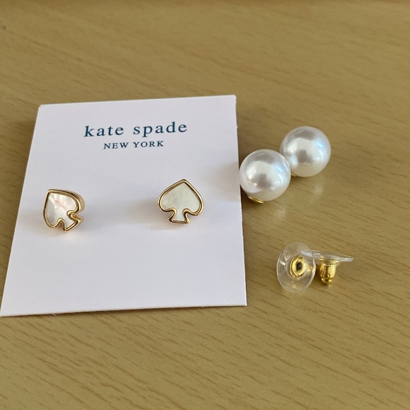 NEW Kate Spade Signature Spade ♠️ or Pearl Reversible Stud Earrings (2-in-1) - Picture 3 of 3
